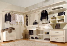 Понятие как «гардеробная комната» появилось в обиходе в России только в конце 19 века.